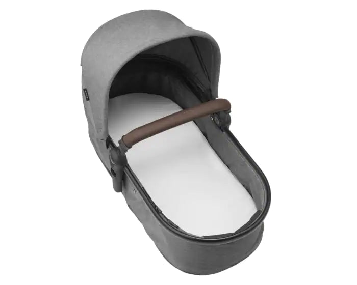 Maxi cosi zelia bassinet best sale